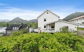 Lovely 1 Bedroom Downstairs Condo With Free Parking Place