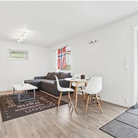 Lovely 1 Bedroom Downstairs Condo With Free Parking Place Svolvær Esterno foto