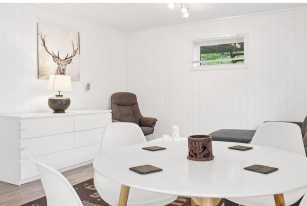 Lovely 1 Bedroom Downstairs Condo With Free Parking Place Svolvær Esterno foto